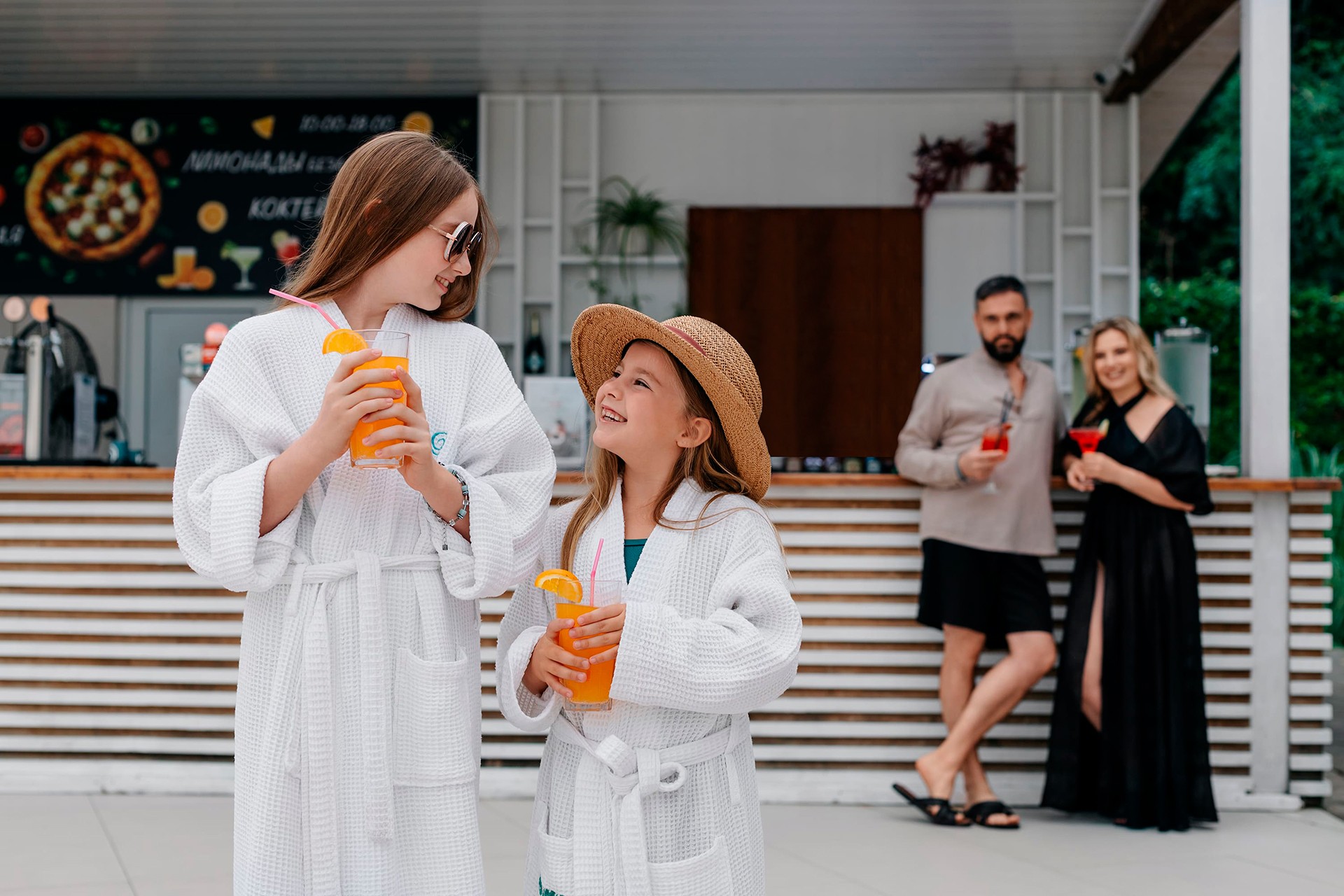 Бар у бассейна